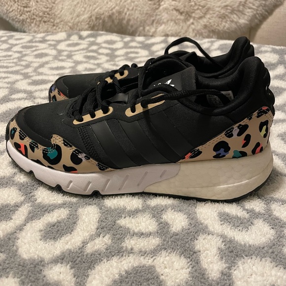 Size 5.5 leopard print Adidas shoes - Picture 3 of 4